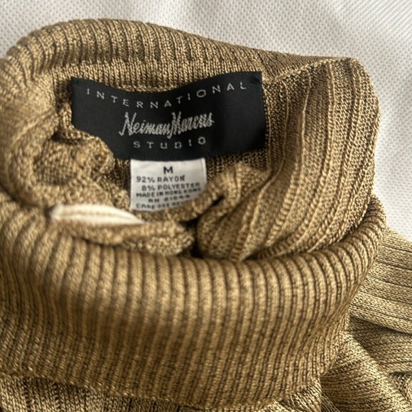 Neiman Marcus gold turtle neck top - Picture 3 of 3